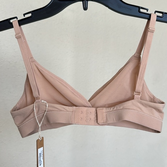 SKIMS FITS EVERYBODY CROSSOVER BRALETTE Color Clay Size XS NWT - Picture 4 of 7